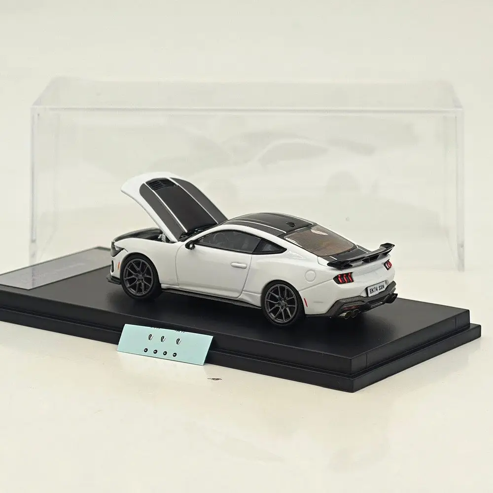 DCM 1:64 スケール マスタング ダークホース クーペ スポーツモデル ダイキャストメタルカー 限定版コレクション