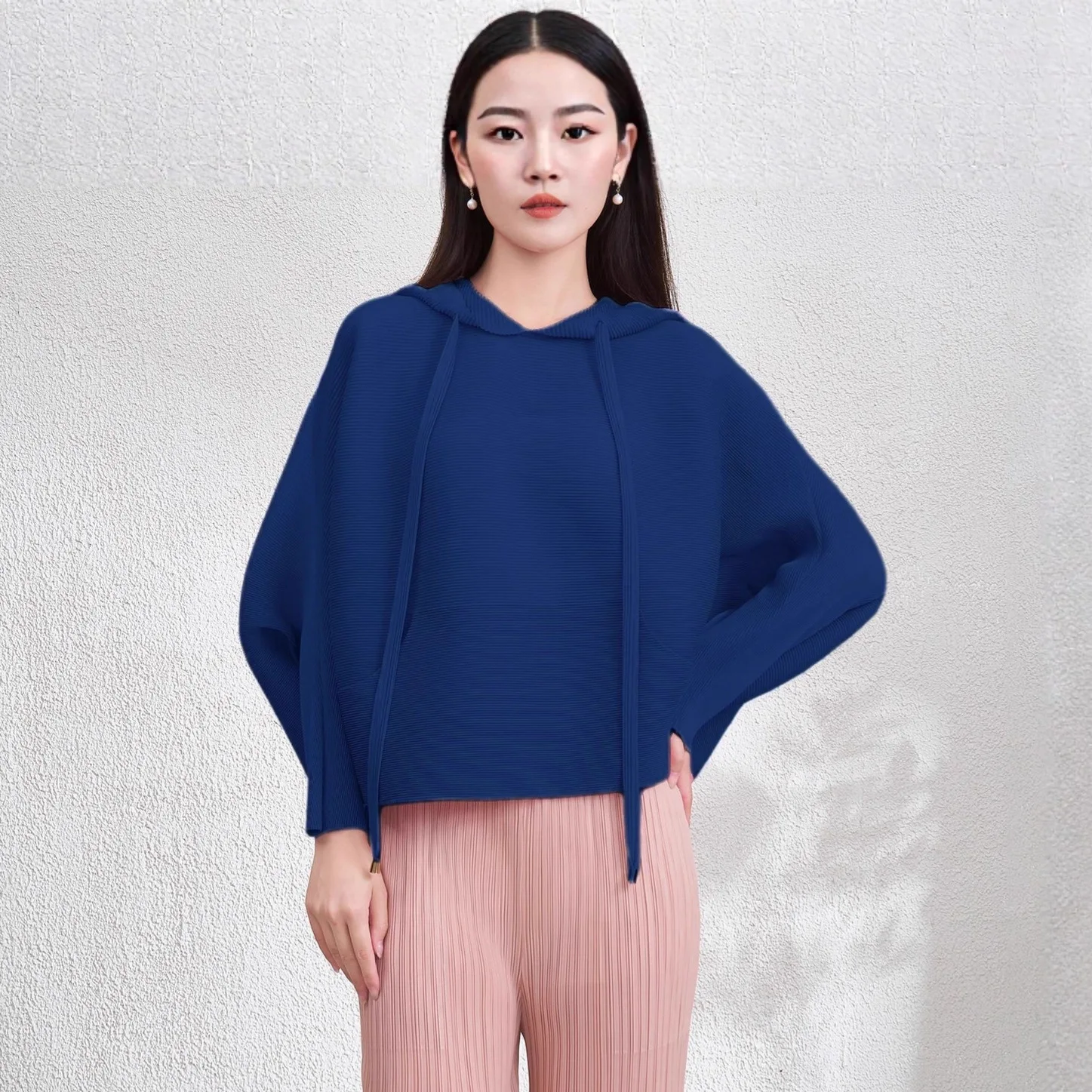 

Miyake Pleated 2025 Fashion Simple Hooded Sweatshirt Women Loose High Elastic Solid Colour Casual Versatile Women's Clothing