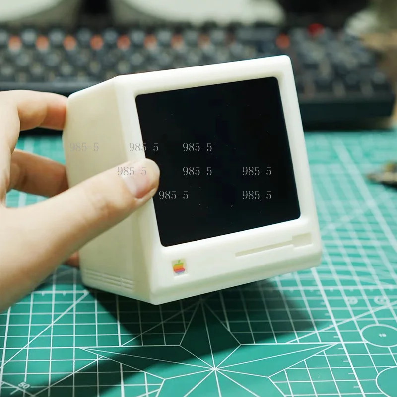 3.8 Inch Retro Mini Monitor 423Ppi AMOLED Secondary Screen Desktop Ornament Built-in Battery