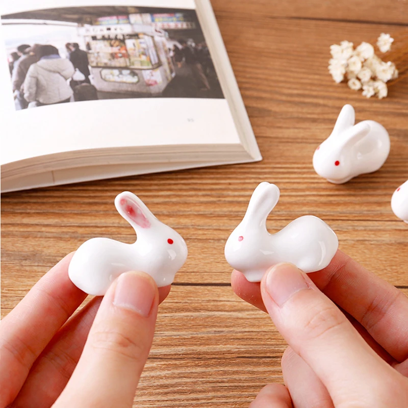 1Pc Cute Rabbit Ceramic Chopstick Holder Creative Spoon Fork Holder Stand Chopsticks Rack Pillow Kitchen Chopstick Rest Rack