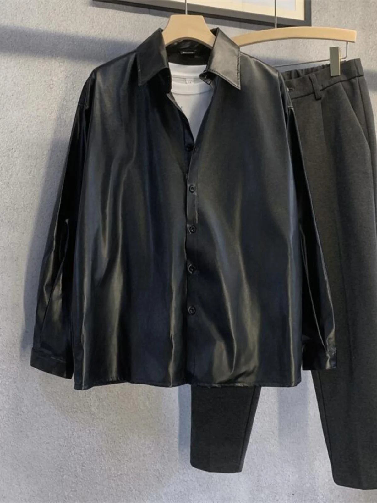 

Мужская повседневная модная свободная мотоциклетная куртка из искусственной кожи с длинными рукавами в американском стиле для осеннего сезона, молодежная, в стиле Vitali