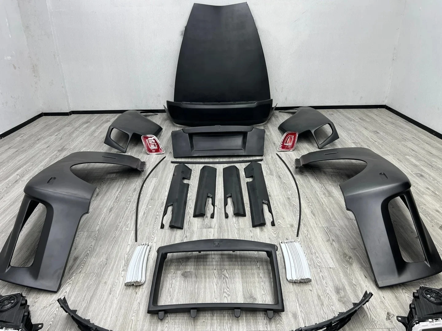 Complete OEM Facelift Conversion & Custom BuildOld To New Facelift Body Kit For Phantom VI VII To 8th Generation Upade Exterior
