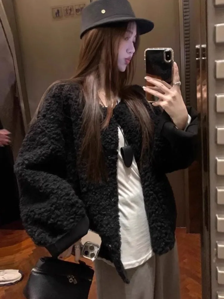 เสื้อคลุมขนแกะกำมะหยี่สำหรับผู้หญิง แฟชั่นฤดูหนาว 2024 แบบยาว แขนยาว คอกลม สีพื้น เรียบง่าย เหมาะสำหรับใส่ไปทำงาน