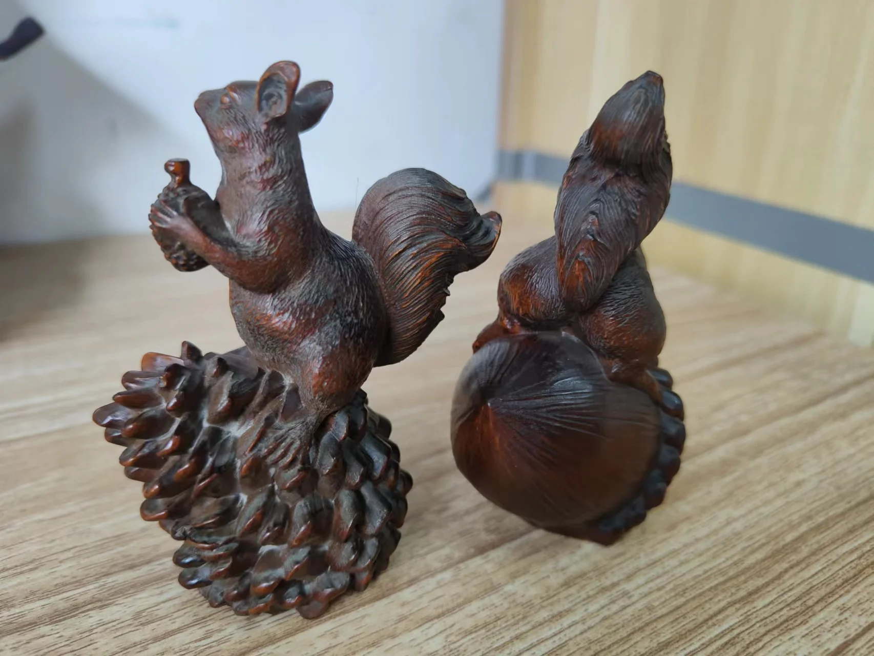 Chinese boxwood squirrel statue animal statue decoration 1 pair