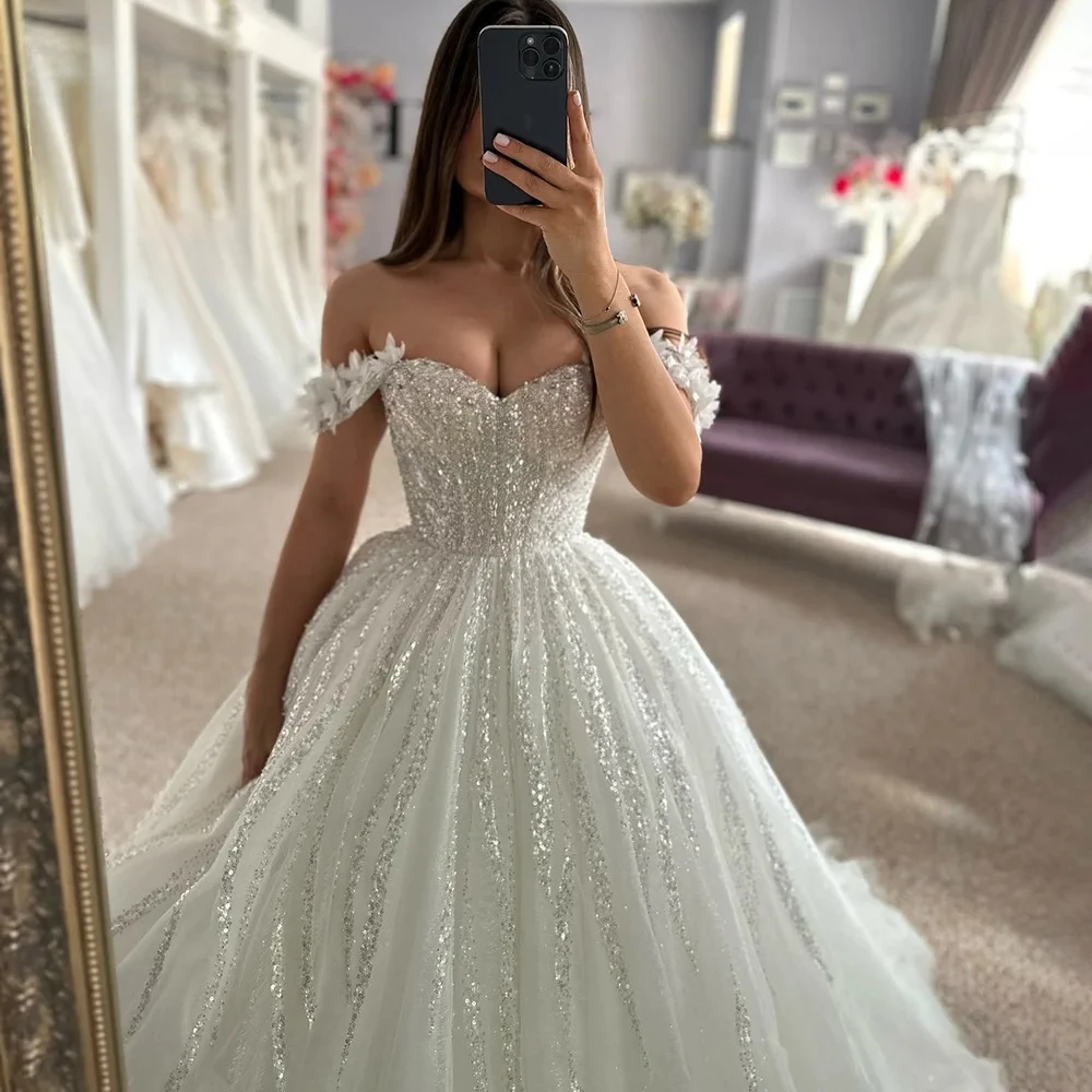 Maßgeschneidertes glitzerndes Spitzenhochzeitskleid, A-Linie, glänzend, schulterfrei, herzförmiges Brautkleid, Prinzessin, glitzerndes Brautkleid für Frauen