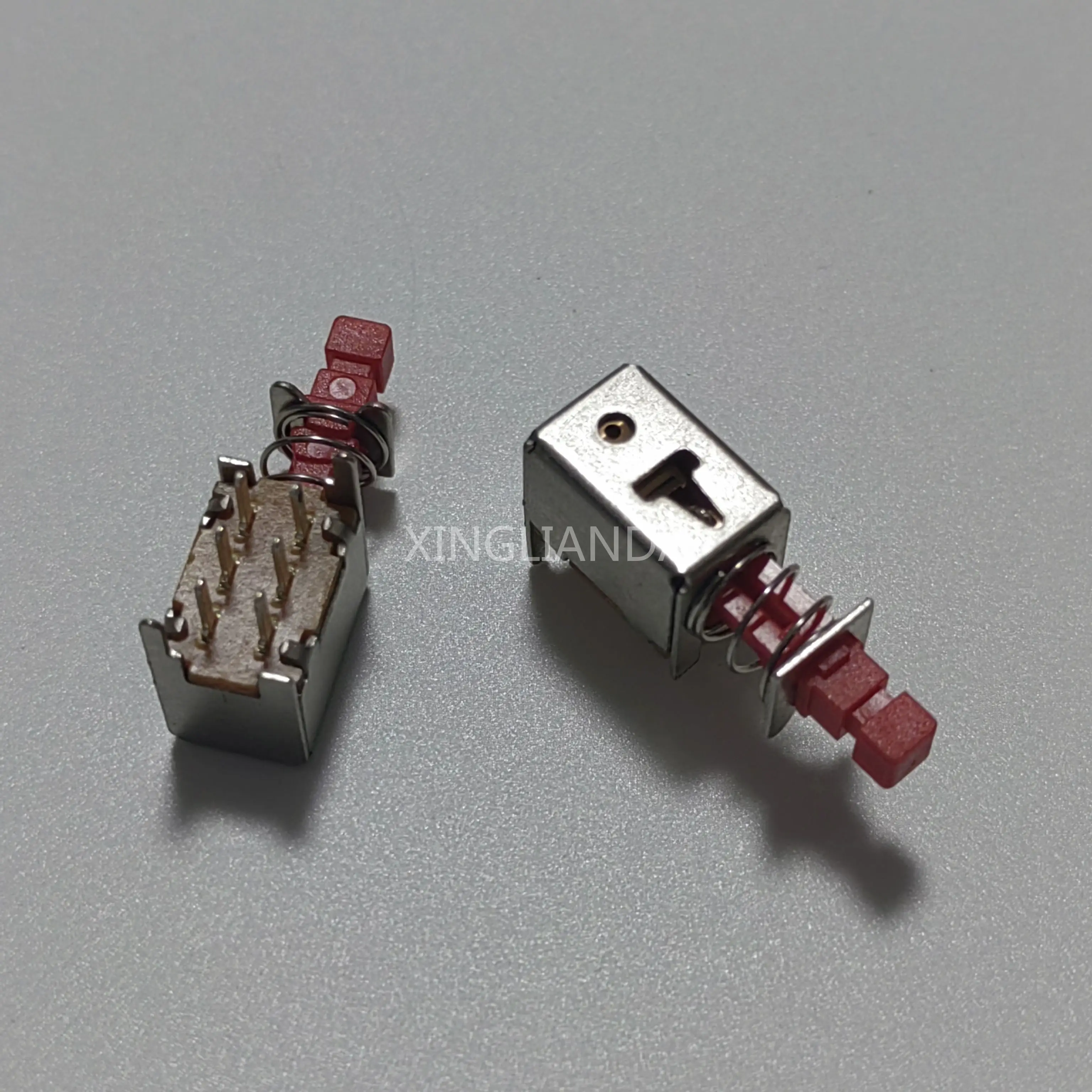 

50 шт. прямой ключ A03 PS-22F03 6-контактный самоблокирующийся красный прямой ключевой кнопочный переключатель