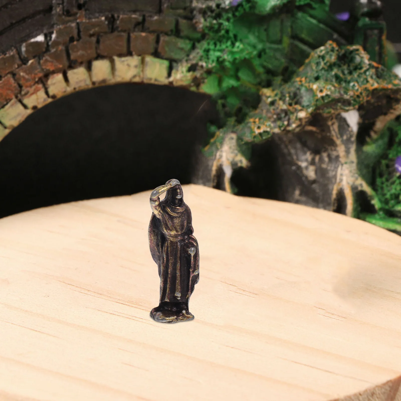 

Miniature Chinese Ancient Figure Metal Statue Micro Landscape Bonsai Garden Decoration Retro Vintage Ornament Figure