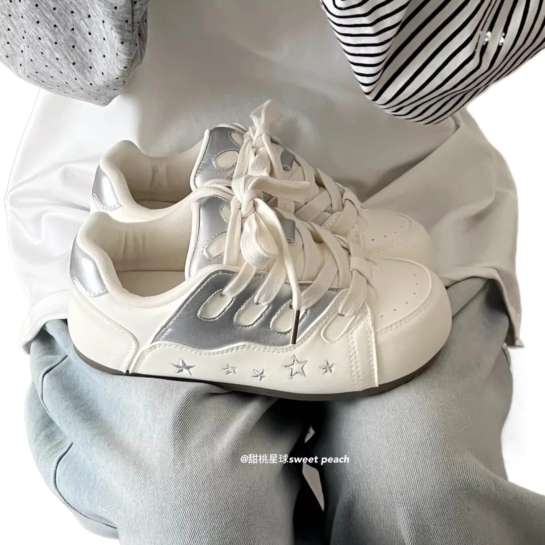 

Блестящие серебристые немецкие кроссовки-кеды для женщин, весна 2026, новинка в стиле INS, универсальные низкие массивные трендовые кроссовки для студентов