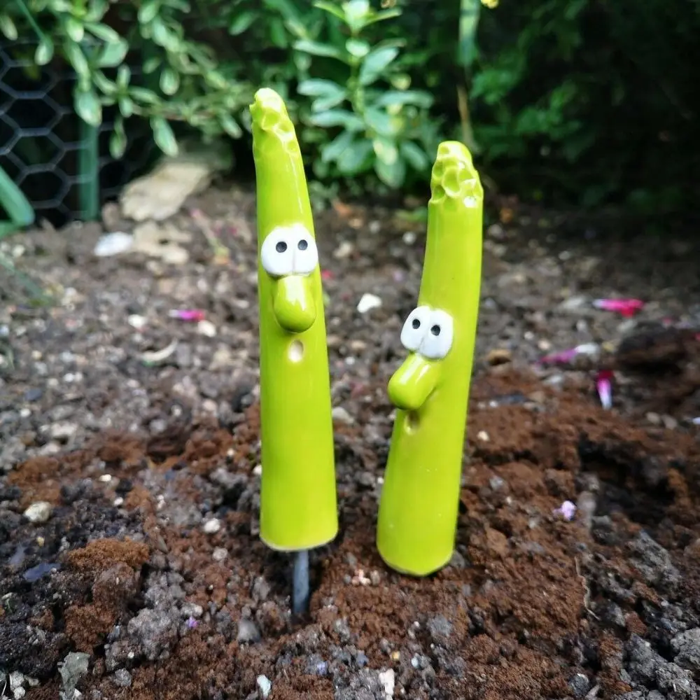 

2Pcs Creative Bamboo Shoot Plant Crafts Cute Expression Handmade Bamboo Shoot Garden Stakes Resin Crafts Green