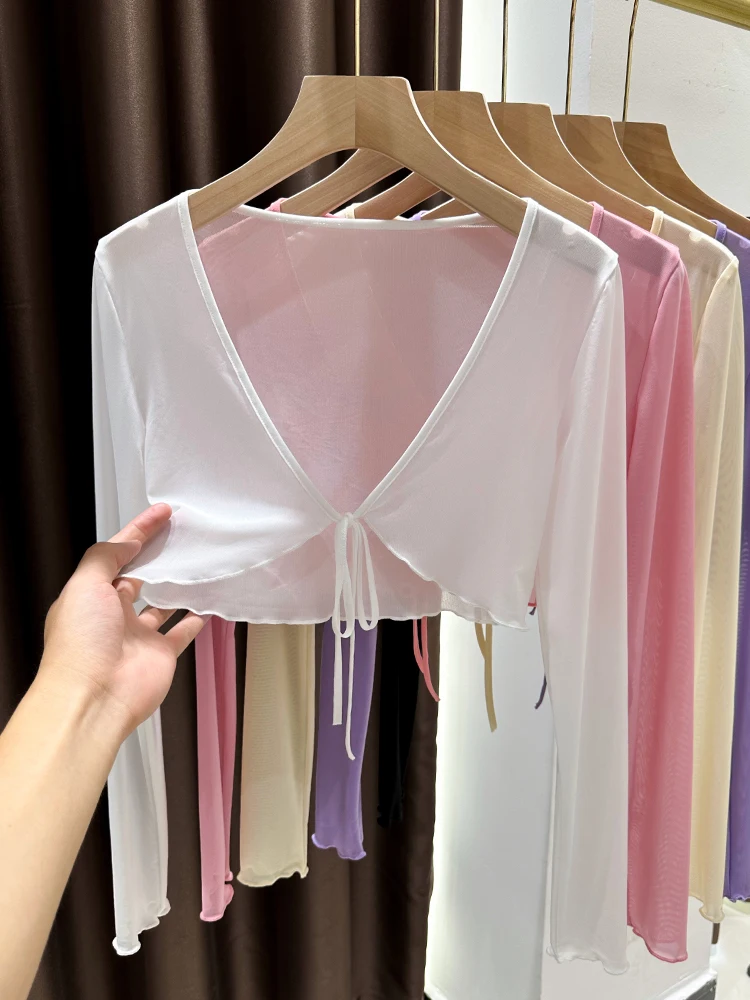 

Летний кардиган из ледяного шелка с длинными рукавами и укороченный женский топ на бретельках, защита от солнца, модный, приталенный крой, коллекция Лето 2026