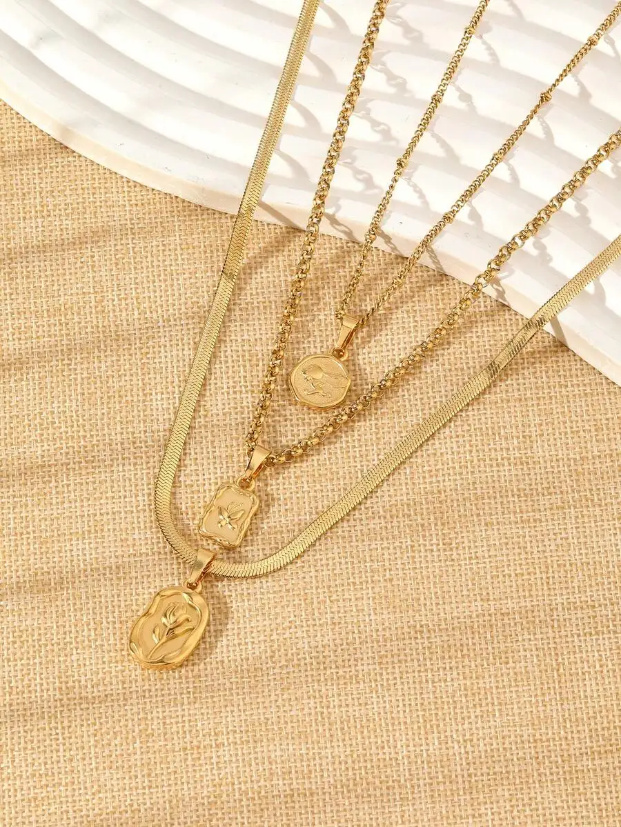 

Набор из 3-х многослойных ожерелий золотистого цвета с цветочными и геометрическими подвесками