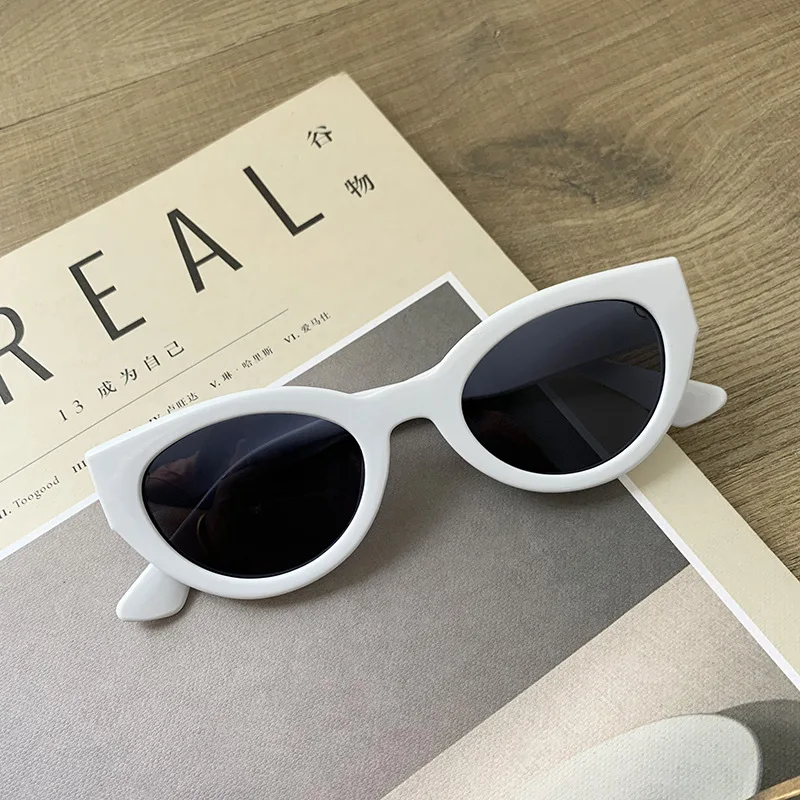 Fashion Unisex Cat Eye Sunglasses for Men Women Pc Frame Sun Glasses for Party Eyeglasses Round Frame Eyewear