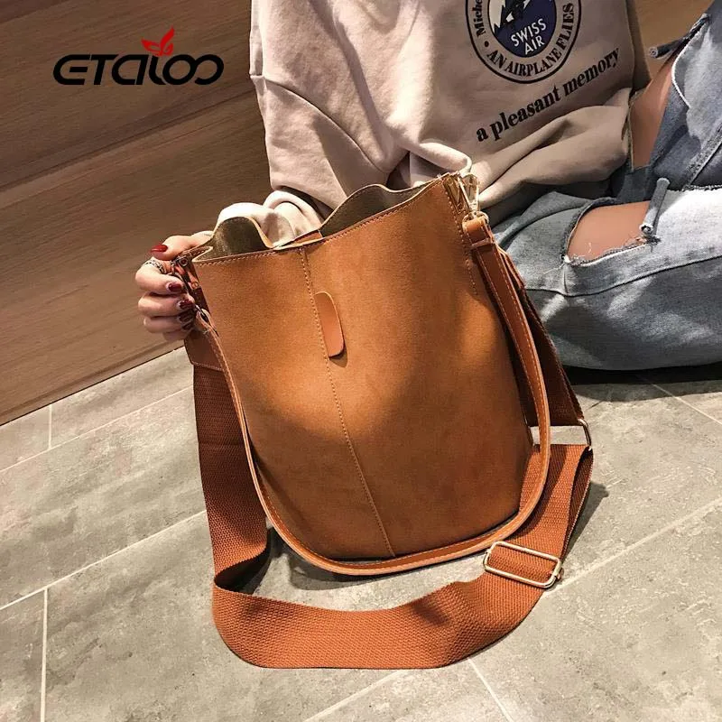 Women Solid Pattern Over the Shoulder Bag Big Capacious Bag Retro Elegant Shopping Bags PU Leather Bucket Handbag 2023 New