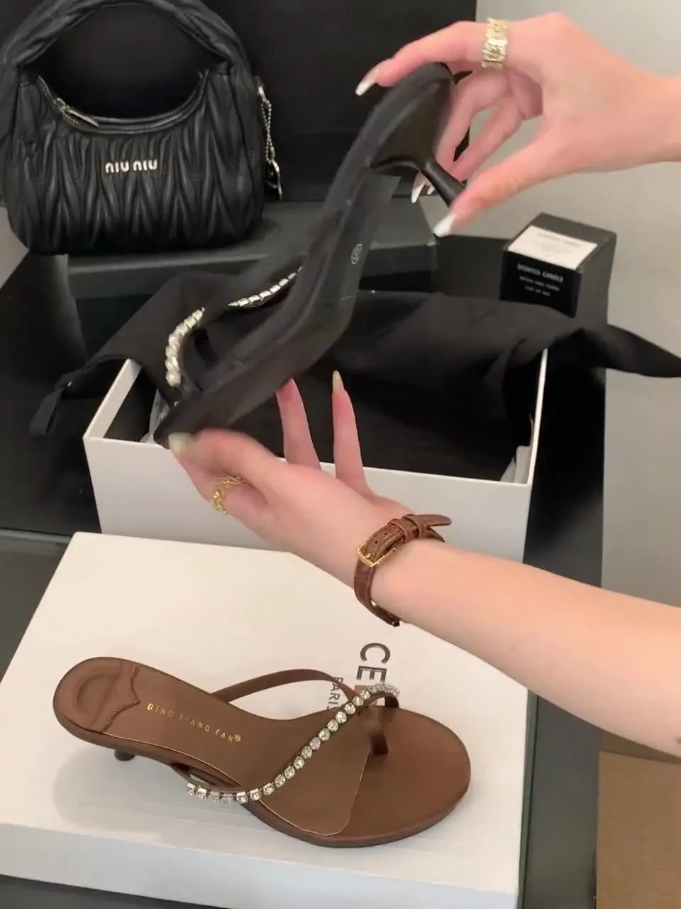 低価格のラバービーチサンダル、ハワイアンローマ風シルク生地pu蹄型ヒール、ラバービーチサンダル、低価格の靴、ハワイアン蹄型ヒール、シルク生地