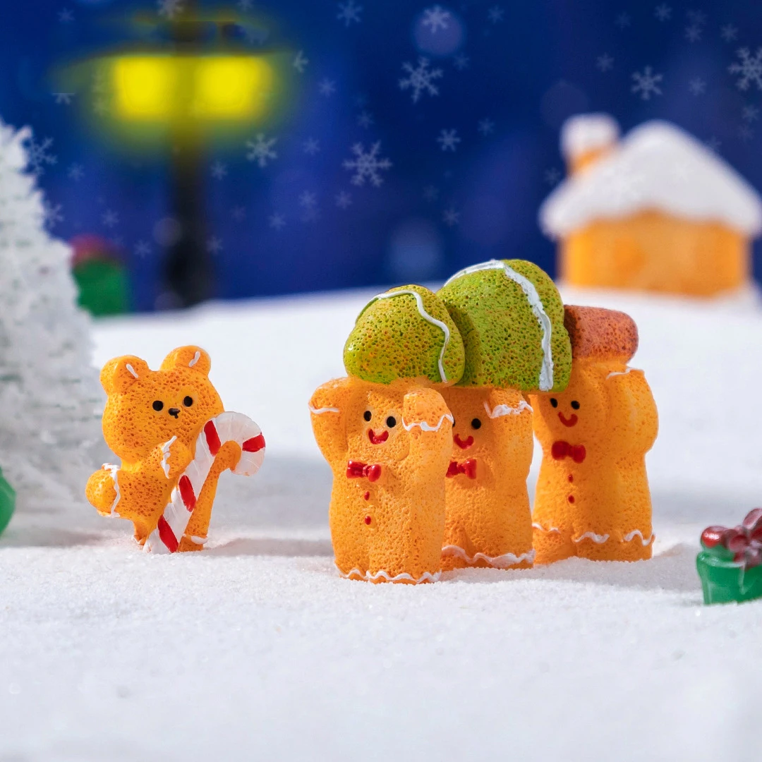 Figurines Miniatures Miniature Small Animal Doll Christmas Gingerbread Man Cute Micro Landscape Decoration For Bars Home Cafes
