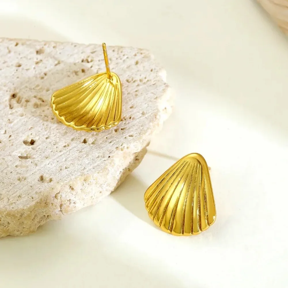 Trendy Retro Gold Color Stainless Steel Shell-shaped Stud Earrings for Women High Quality Designer Jewelry Accessories Colorfast