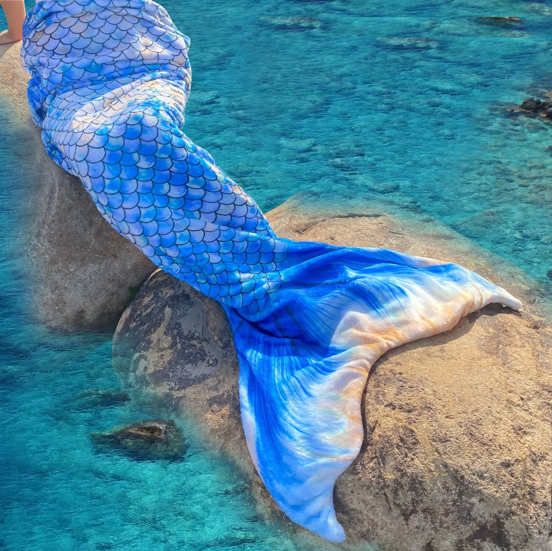 Universal Comfortable Cute Blanket for Kid Flannel Mermaid Sleeping Blanket Mermaid Tail Blanket Fish Scale Pattern Sleeping Bag