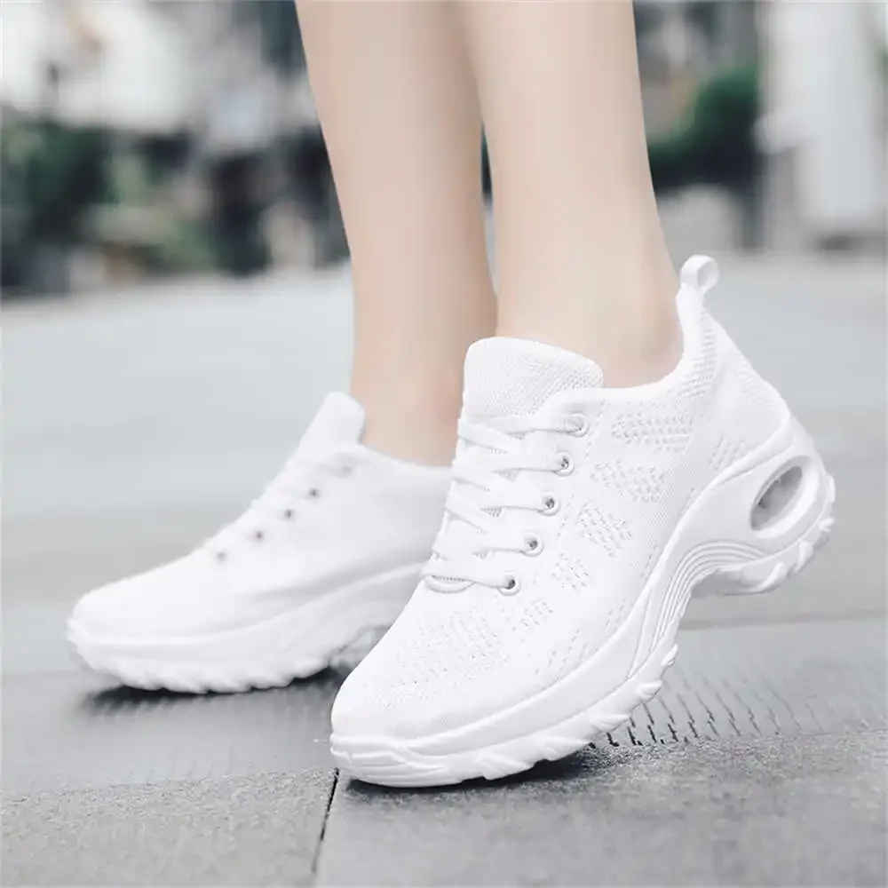 Anti Slip Massive Luxury Designer Sneakers Women Tennis For Walking Minimalist Shoes Sports Items Sapatos Sneachers