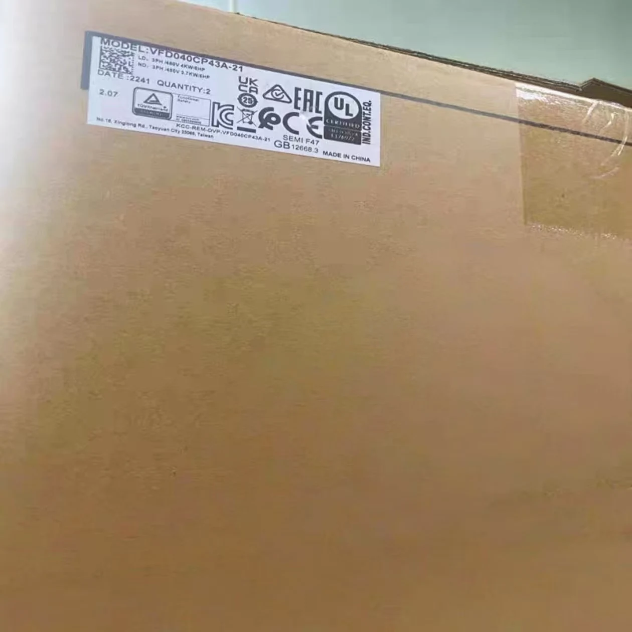 

Frequency converter VFD040CP43A-21 VFD055B23A New In Box