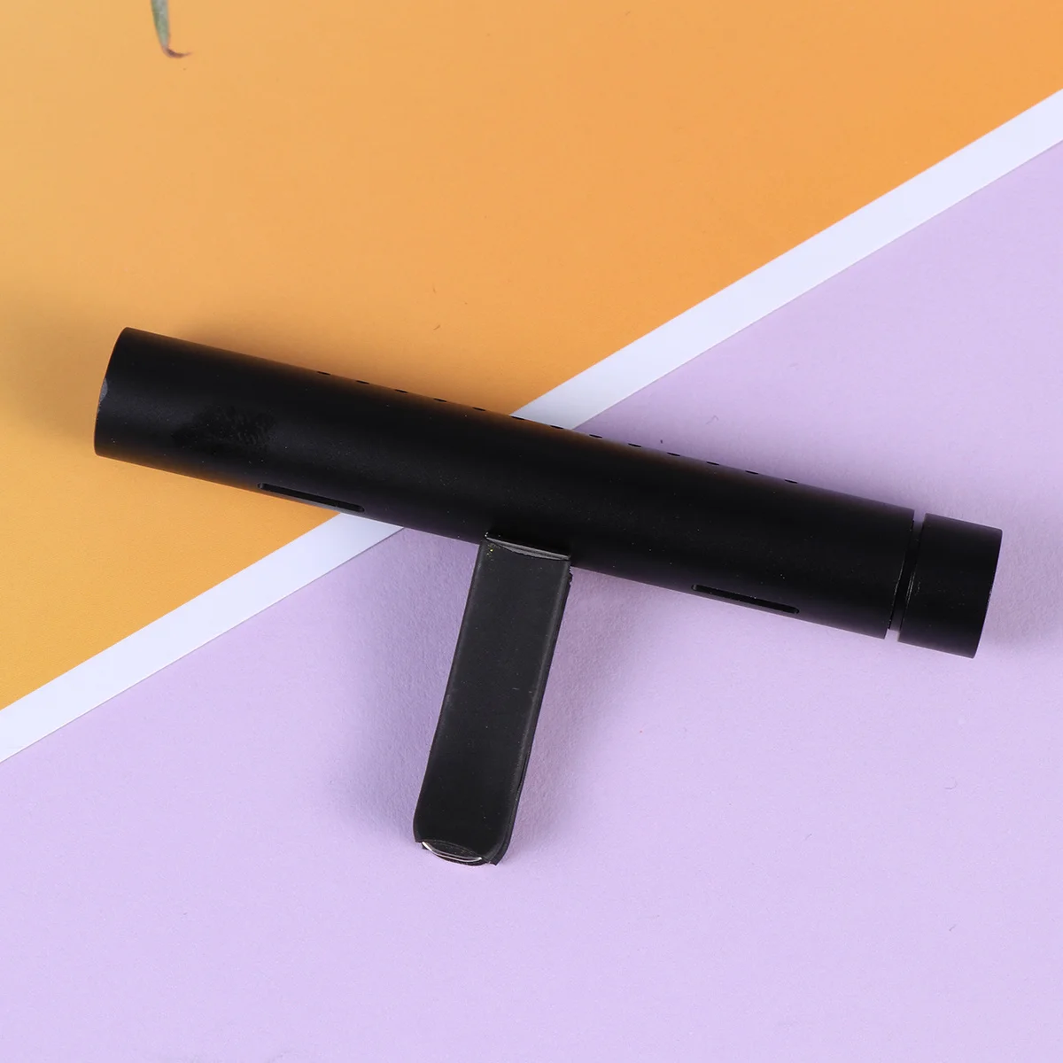 

Air Freshener Black Hollow Design Aromatherapy Diffuser For Vent Essential Oil Car Diffuser Wearproof Non-Toxic Car Fragrance