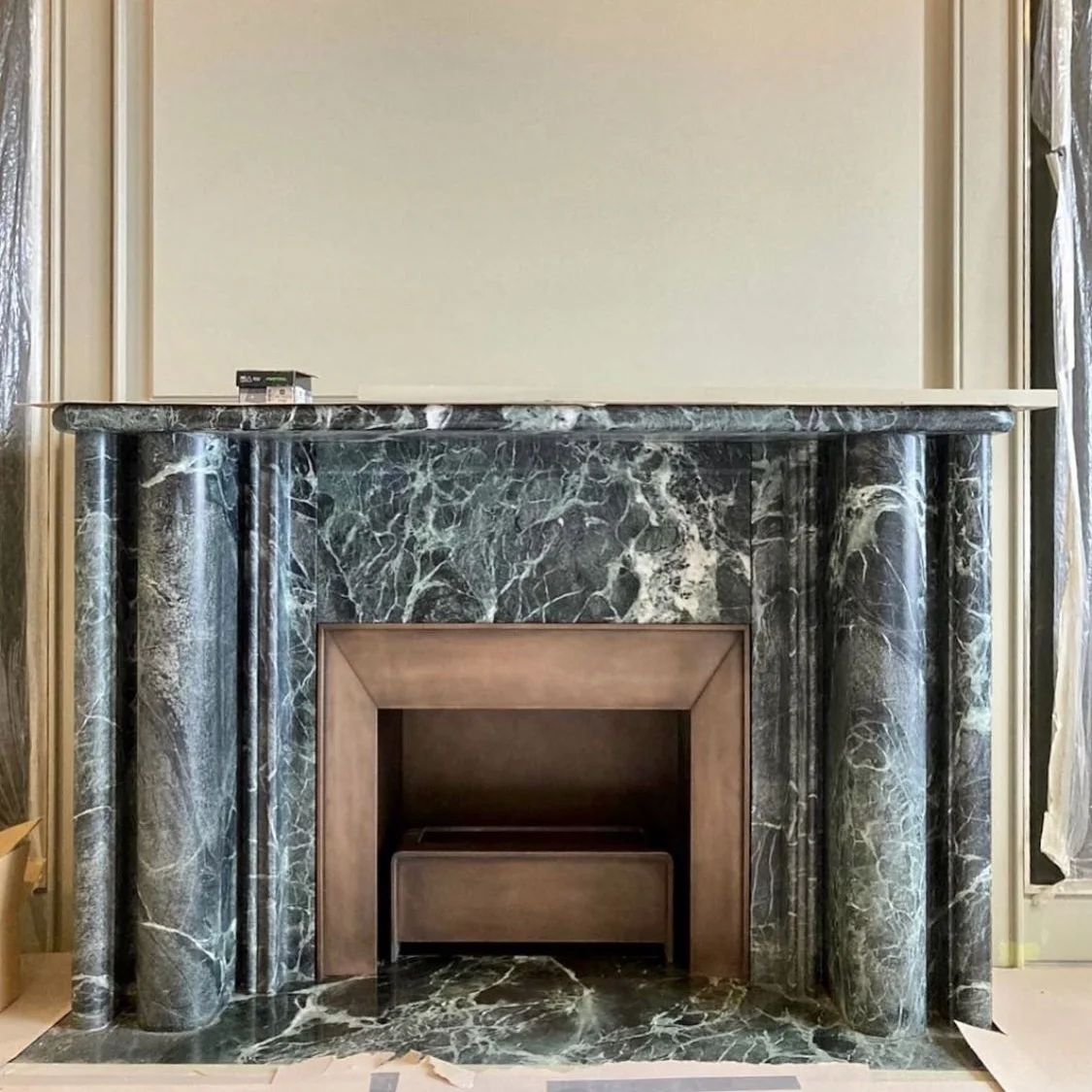 SH STONE Customized Indoor Fireplace Surround Mantle Modern White Marble Design Hand Carved Wall Natural Stone Freestanding