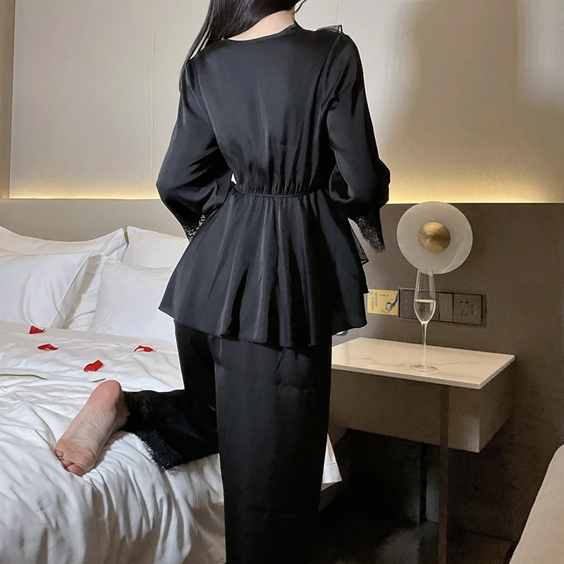 Women\'s lace lace satin home sleepwear set deep V sweet lace top pants two pieces of home clothes big size white black purple