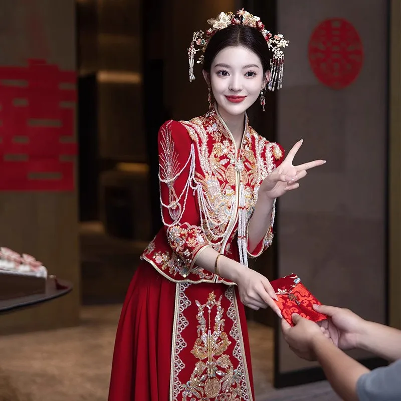 

New velvet Chinese-style wedding dress dragon and phoenix gown toasting heavy industry