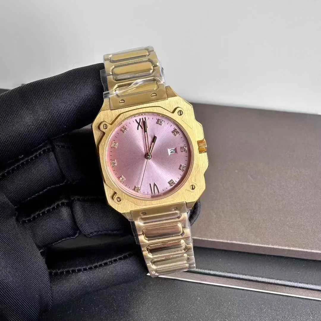 Luxury and trendy quartz watch custom-made with stainless steel of high quality