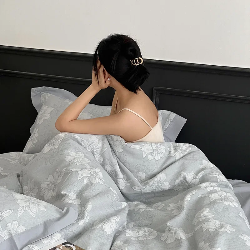 

Комплект из четырех предметов из хлопка, окрашенная пряжа, жаккардовый, из чистого хлопка, с маленьким цветочным принтом, элитный, легкий, роскошный, китайский класс. Для матери и ребенка.