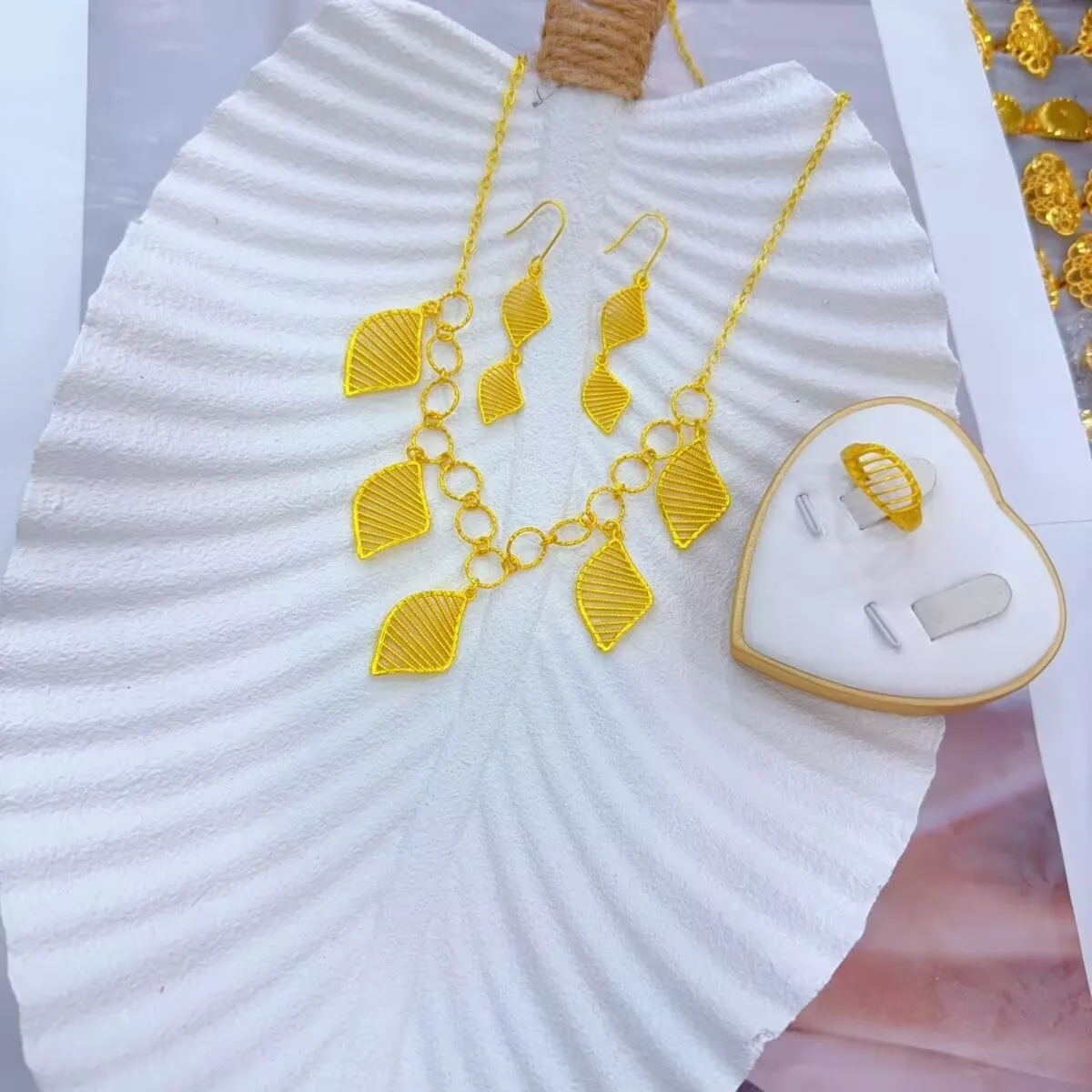 

New Dubai Italian Alloy Gold Plated Necklace, Earrings, Rings, Wedding Party Jewelry Set, Gift for Lover YY10715