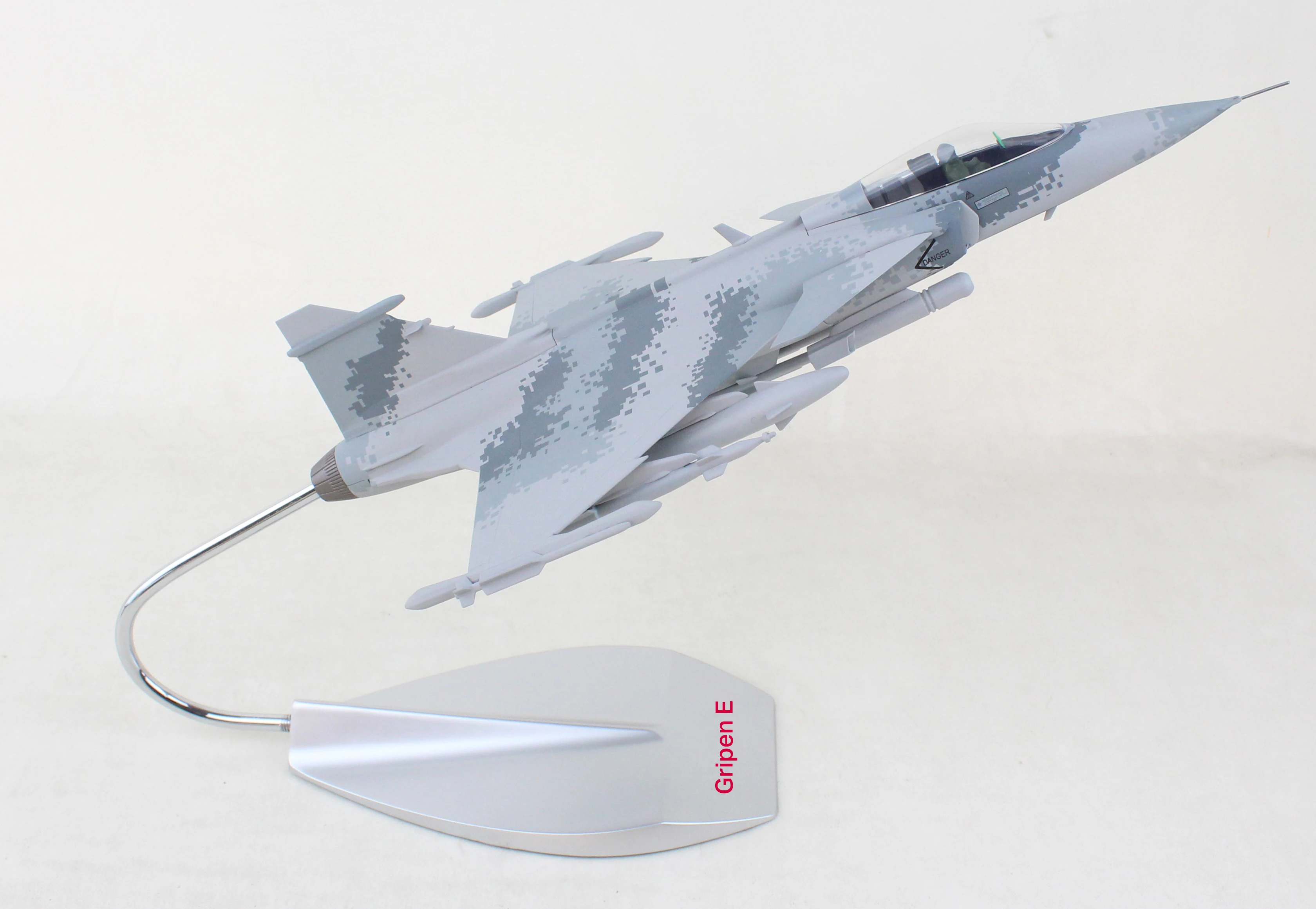 SAAB Saab JAS-39 Gripen Fighter 1/48 Static Simulation Aircraft Model Fighter Display Model - Metal Military Aircraft with Stand