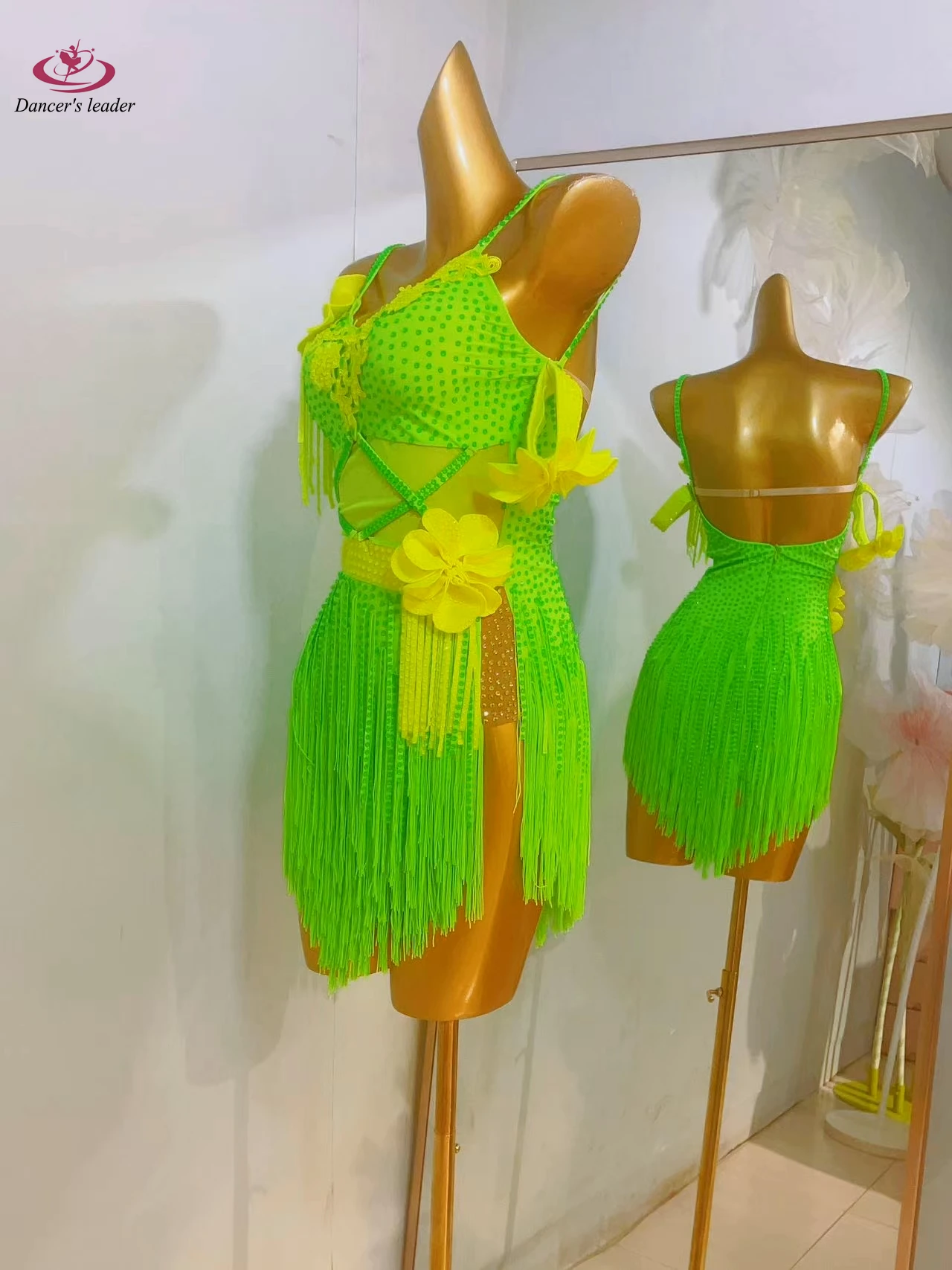 Hochwertiges, maßgeschneidertes, zweifarbiges, gespleißtes Quastenrock-Träger-Cha-Samba-Performance-Diamantkleid für lateinamerikanische Tänze