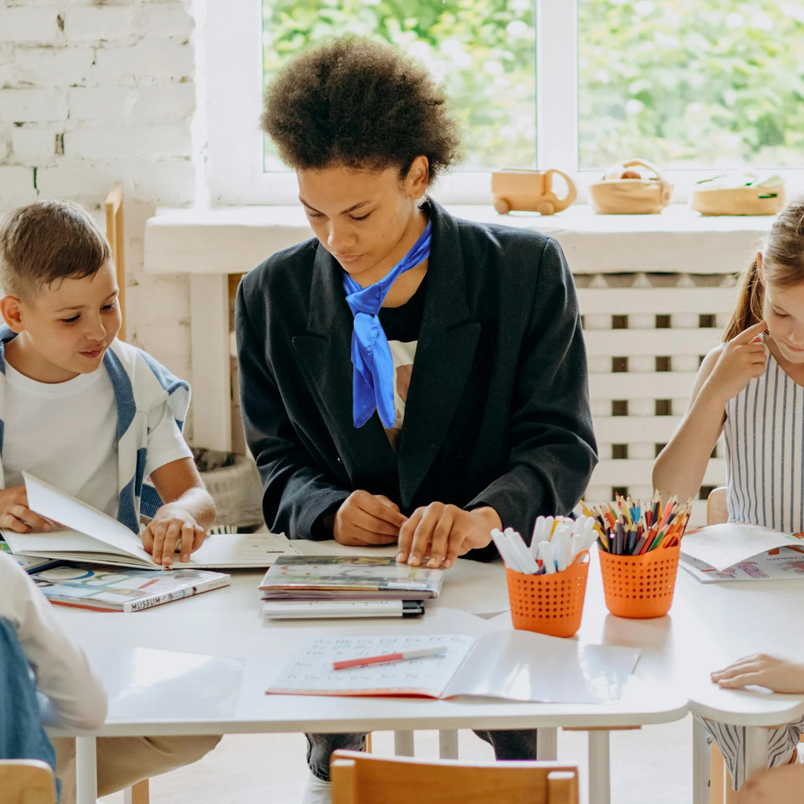 

2 шт. шейный шарф, однотонный шейный платок из полиэстера, мягкий гладкий стильный модный аксессуар для школы, путешествий, свиданий