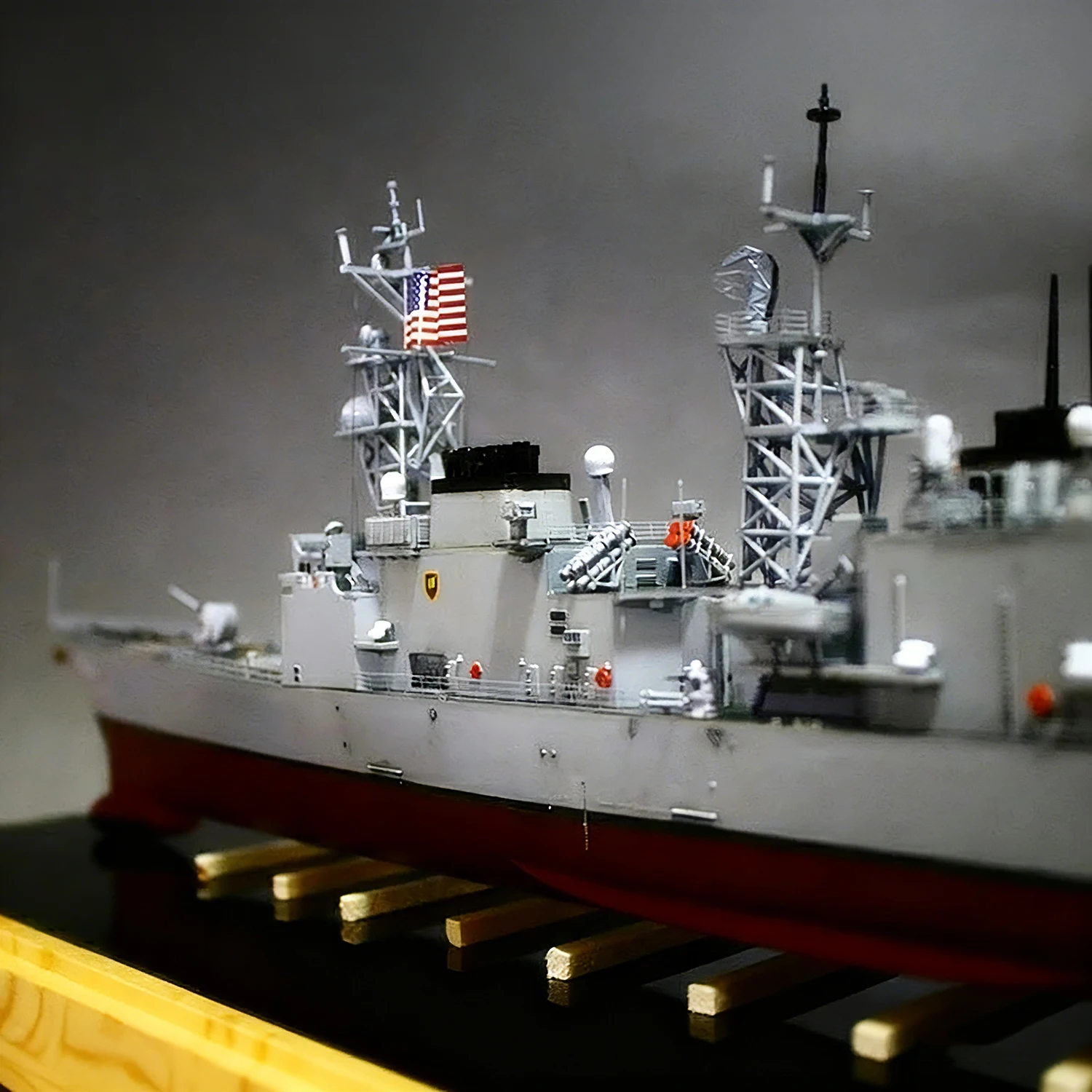 โมเดลเรือพิฆาตติดขีปนาวุธแบบมีระบบนำทาง รุ่น Spruance-class ขนาด 1/350 ความยาว 48 ซม. รายละเอียดประณีต แบบจำลองเรือแบบคงที่ ของเล่นเรือรบ