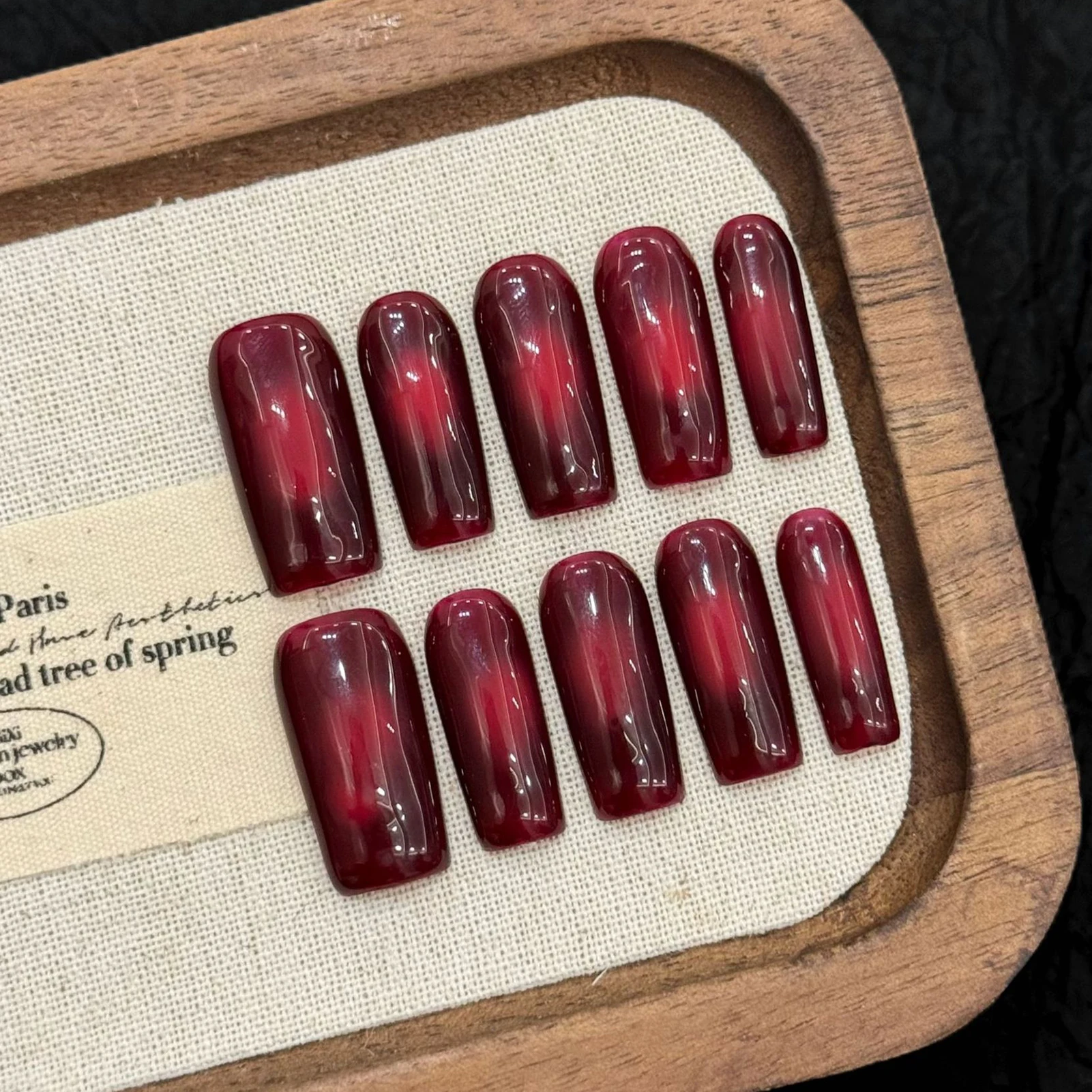 10 szt. Ciemnoczerwone sztuczne paznokcie średniej długości, kwadratowe, ręcznie robione paznokcie do wciskania, ozdoby w stylu \"Spicy Girls\", manicure, wielokrotnego użytku, samoprzylepne sztuczne paznokcie