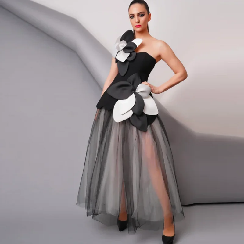 Abito da sera floreale bianco nero in 2 colori Abito da ballo in tulle con spalle scoperte e fiori Abiti da sera lunghi fatti a mano personalizzati