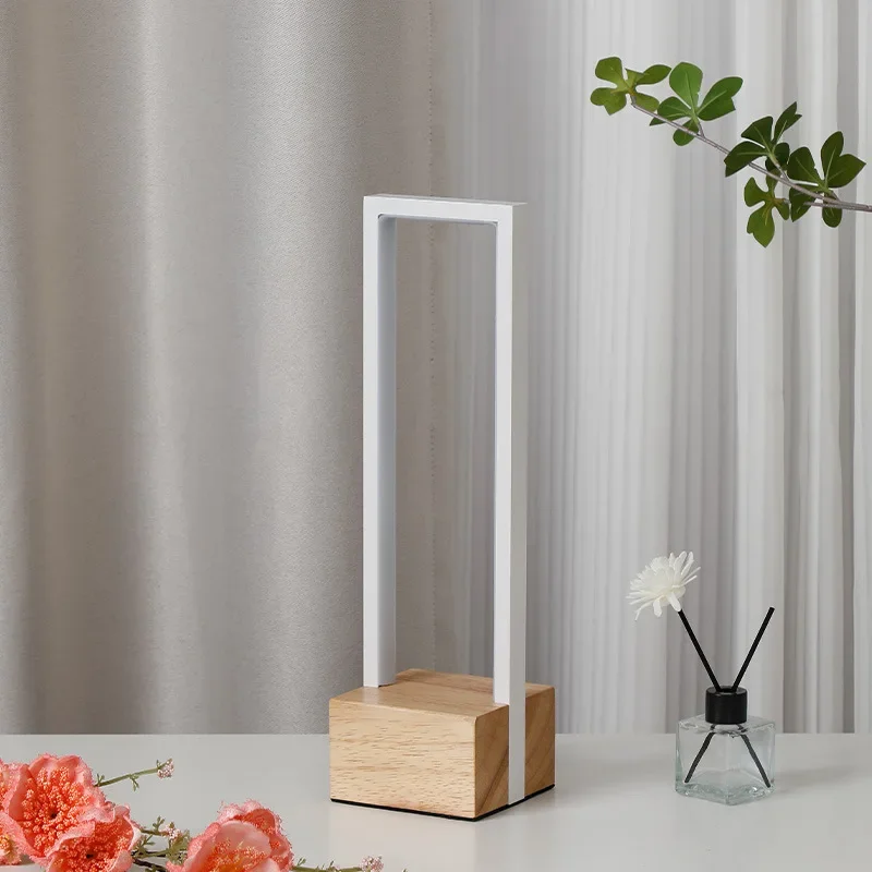 モダンなミニマリストのベッドサイドテーブルランプパーソナライズされた無垢材のナイトライト