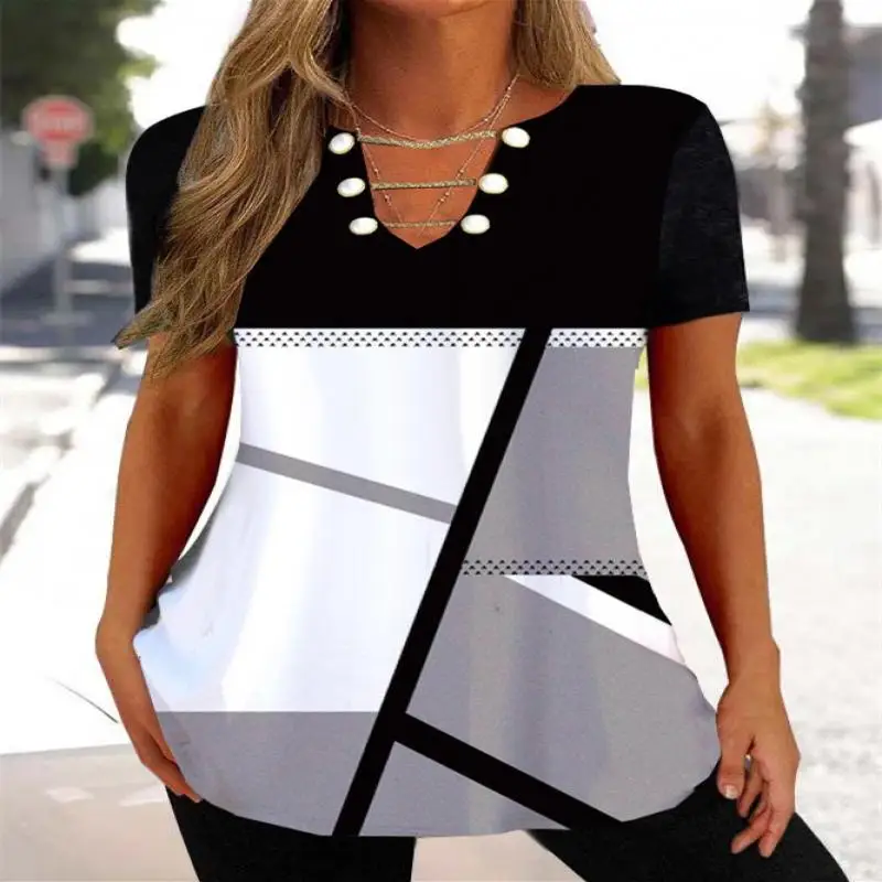 

Plus Size Women's Graphic Geometric Printed Short Sleeve V-neck Top