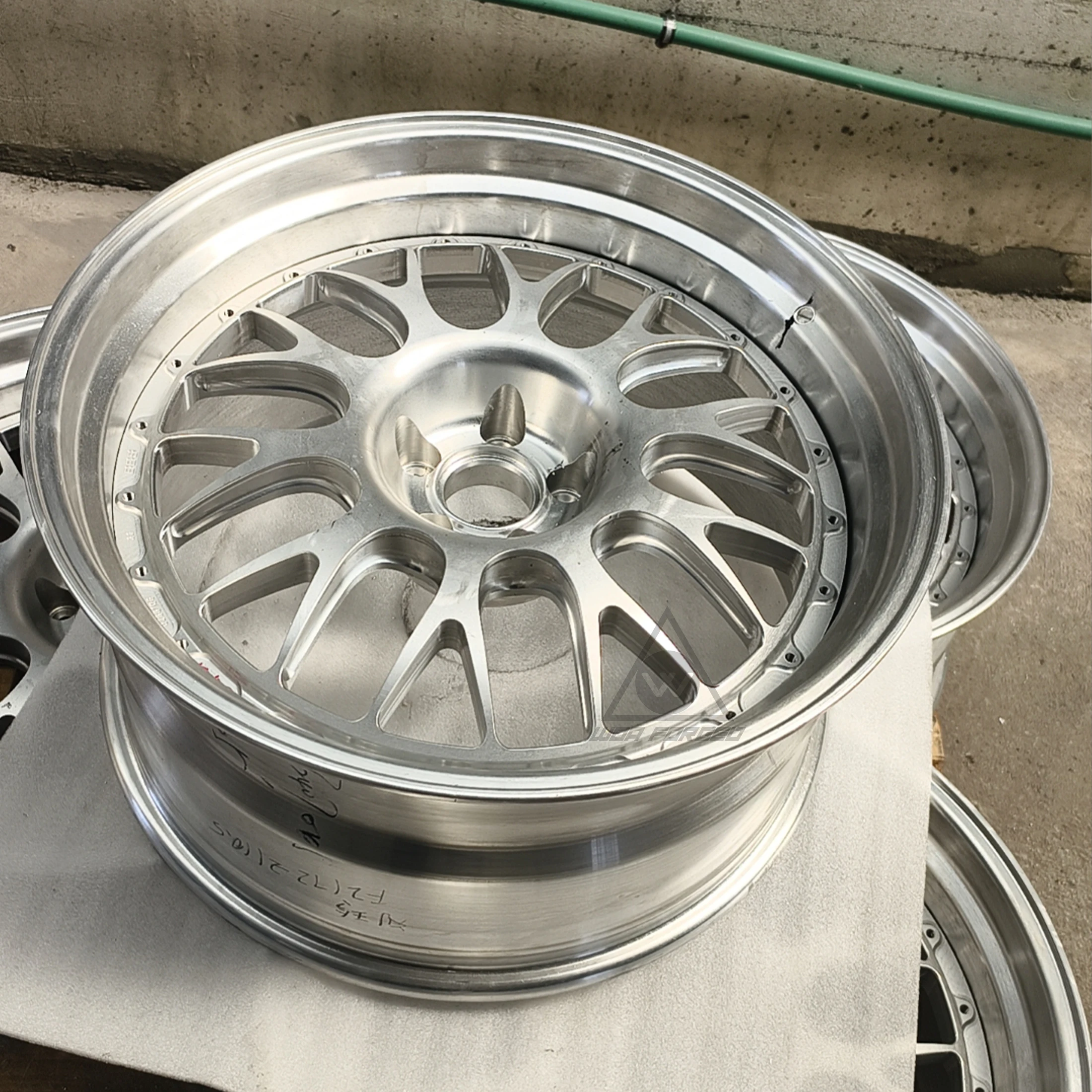 

Customized 6061T6 2-Piece Forged Aluminum Wheel E88 E89 18-22 Inch Polished Brushed Rim Lightweight Brushed Wheel for Passenger