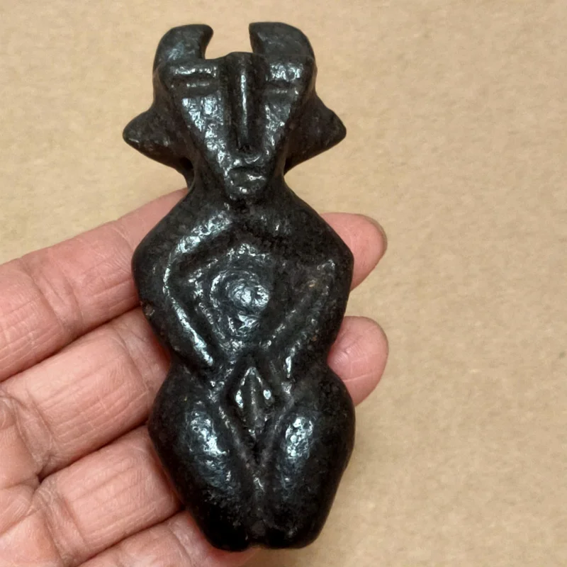 

Red Mountain Culture Natural Stone Aged Black Iron Stone Sun God Pendant Hanging Ornament Handheld Piece
