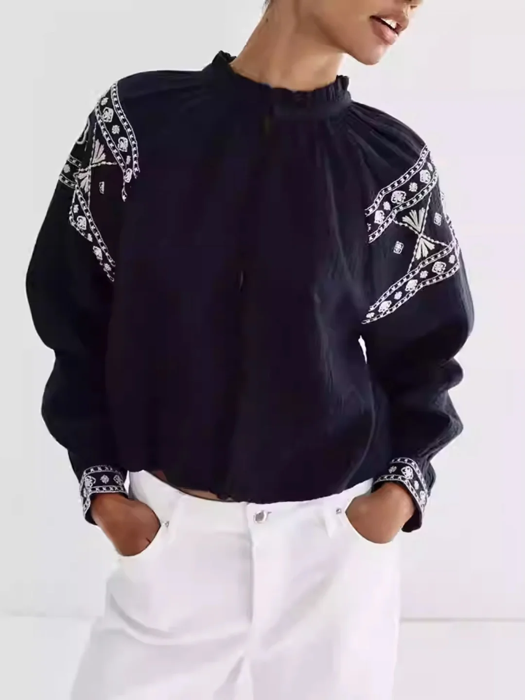 

Женская повседневная рубашка Sweet Style с вышивкой и пышными рукавами, летняя коллекция 2026, модная, дышащая, из полиэстера, с длинным рукавом, круглым вырезом, укороченная