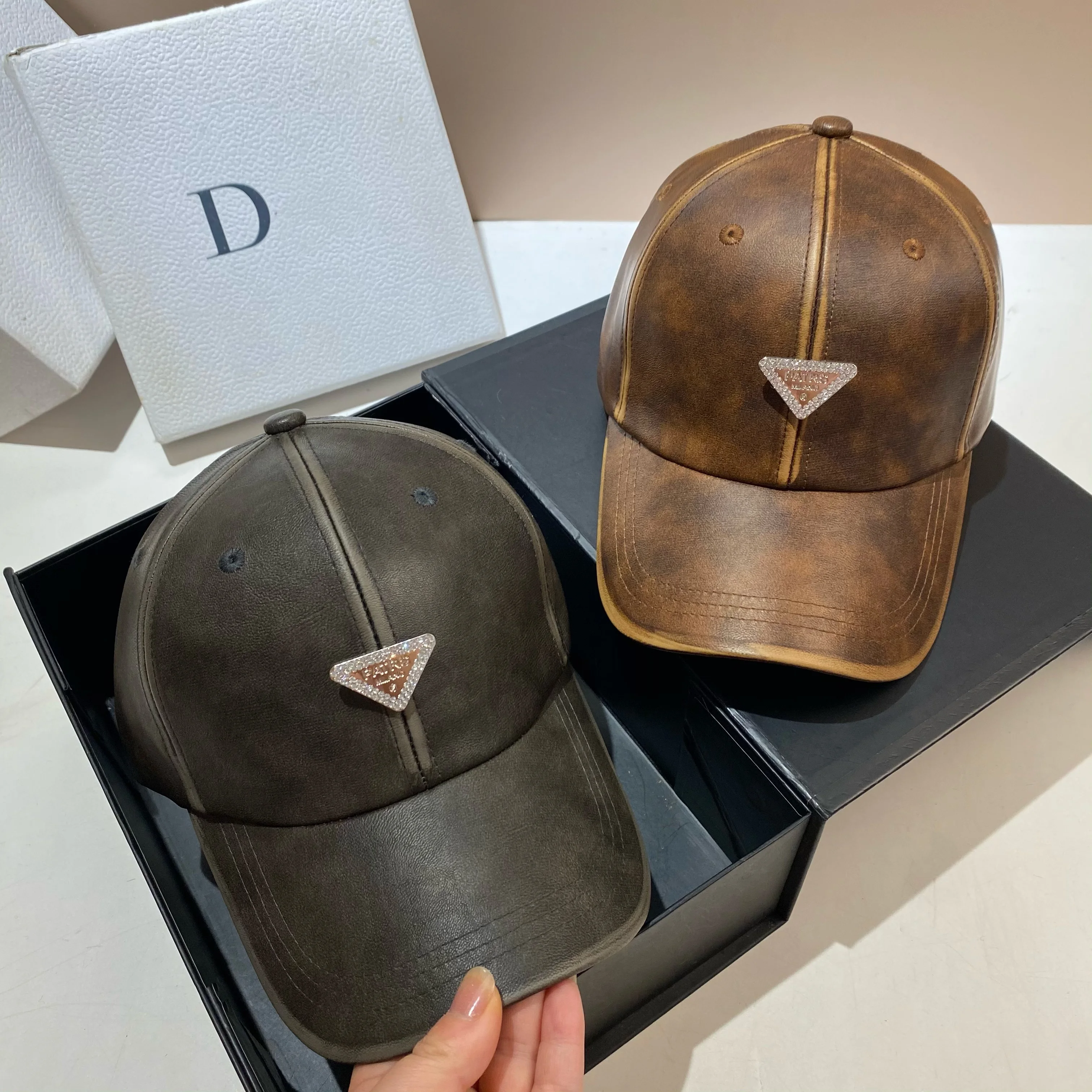 

High quality inverted triangle baseball cap, water milled leather hard top duckbill cap, casual sun shading sports cap for women