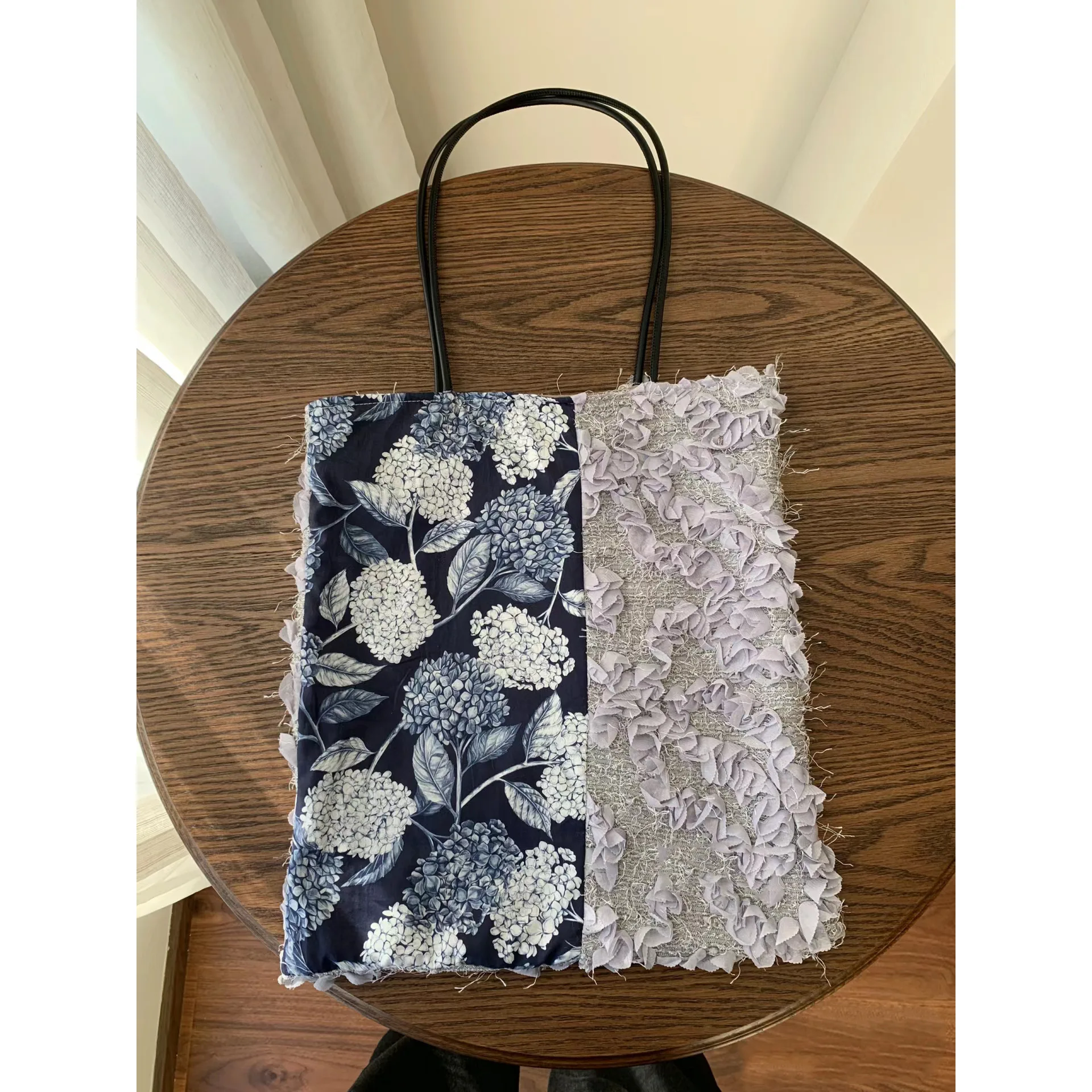 

Autumn and Winter Hydrangea Fringed Niche Design Bag High-end Single Shoulder Tote Bag Lazy Wind Commuter Woman