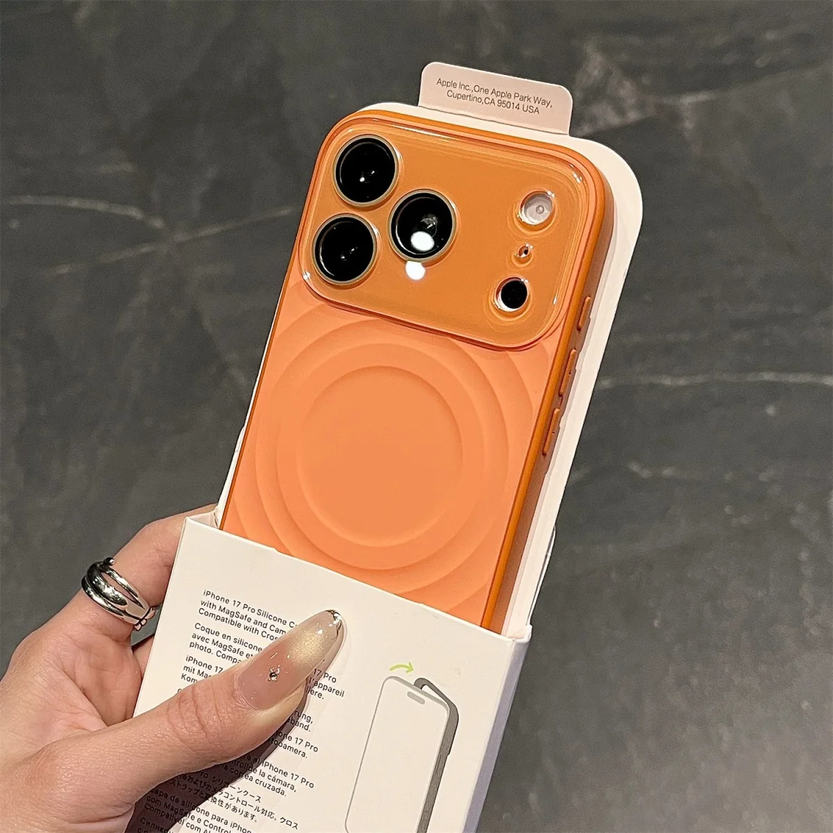 Modische Flüssig-Silikon-Handyhülle mit Wasserwellenmuster und großem Fenster für iPhone 17 16 15Pro Max 18Pro, Magsafe Magnetische Ladehülle – Detail 8