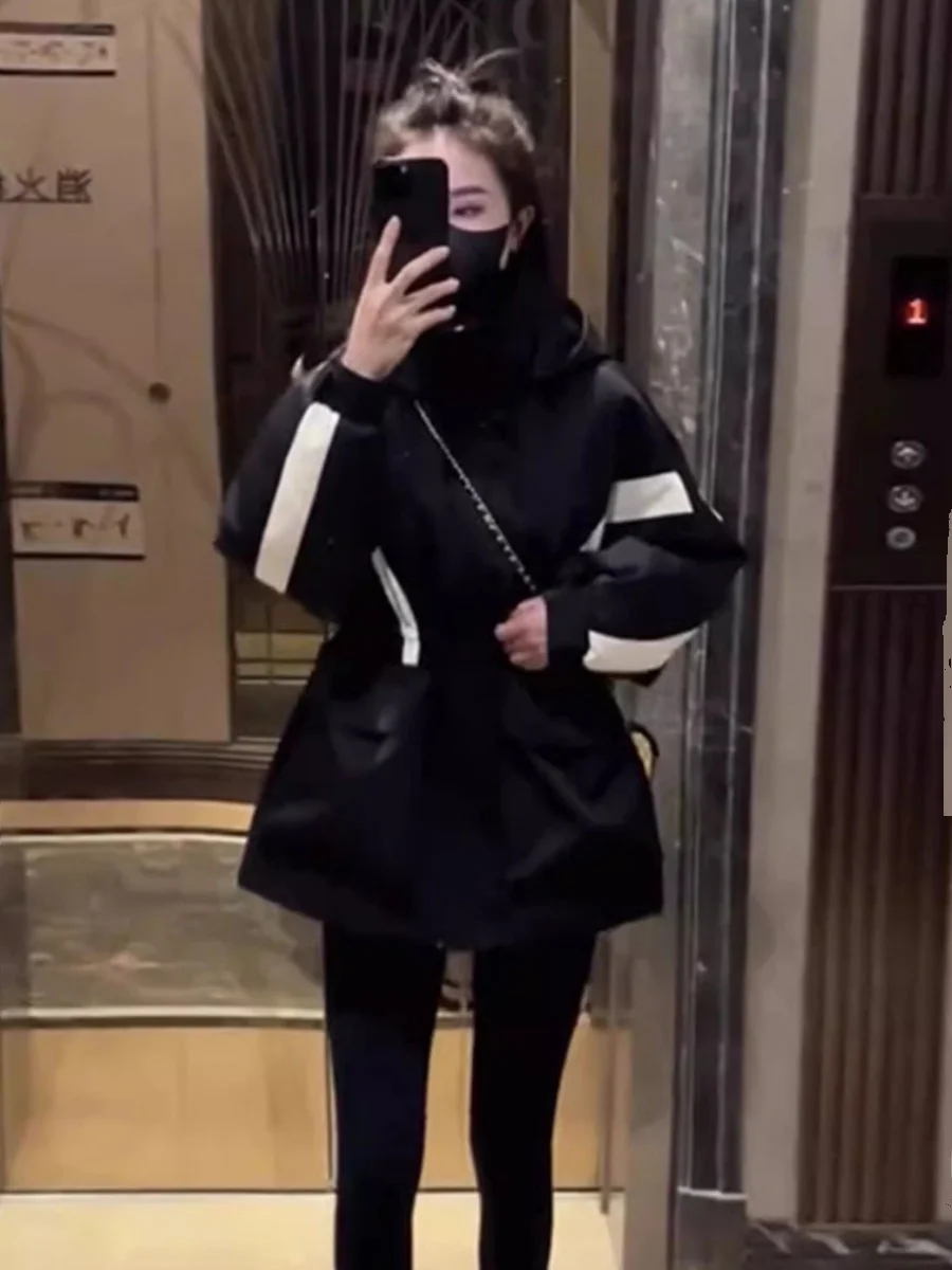 سترة سوداء شتوية 2023 بتصميم جديد عصري سميكة دافئة من القطن معطف عمل بسحاب وأكمام طويلة متوسطة الطول فضفاضة #3