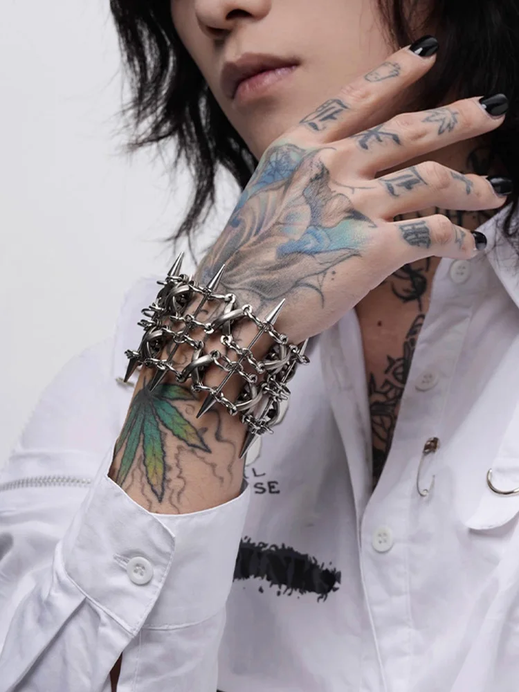 ZHUHE The Thorny Mesh Rivet Bracelet In Cyberpunk Style Is A Jewelry Accessory For Men And Women And A Party Gift