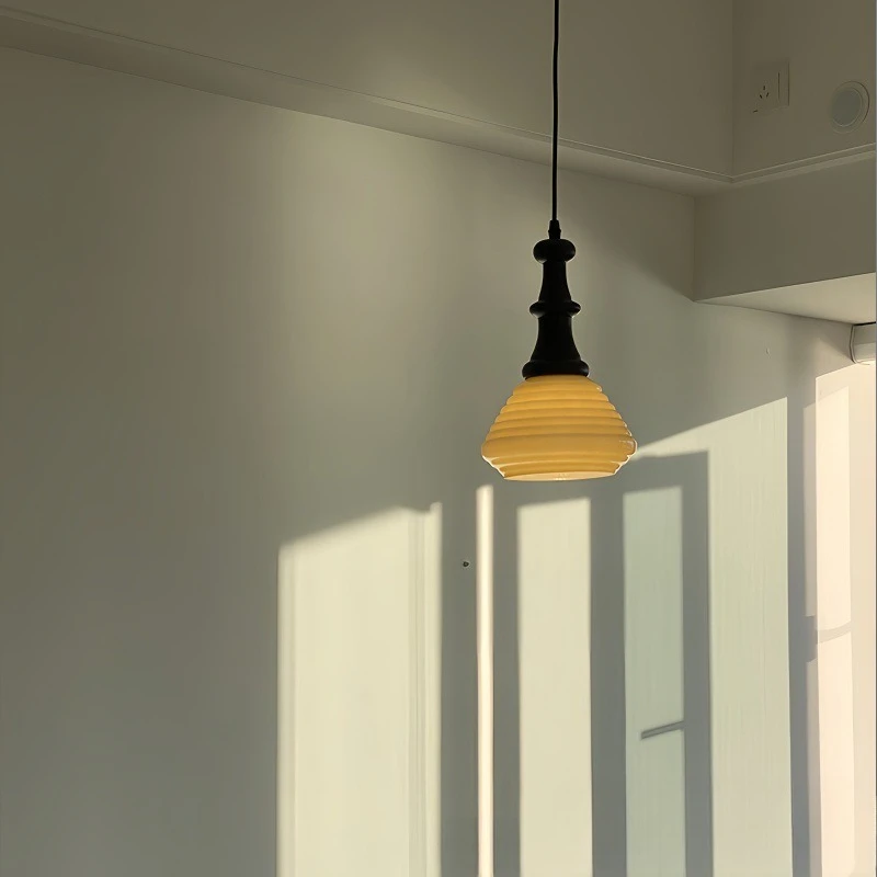 French Vintage Glass Luster Pendant Light High-end Singe Head LED Small Chandelier Cafe Study Bedside Retro Wooden Lamp Fixtures