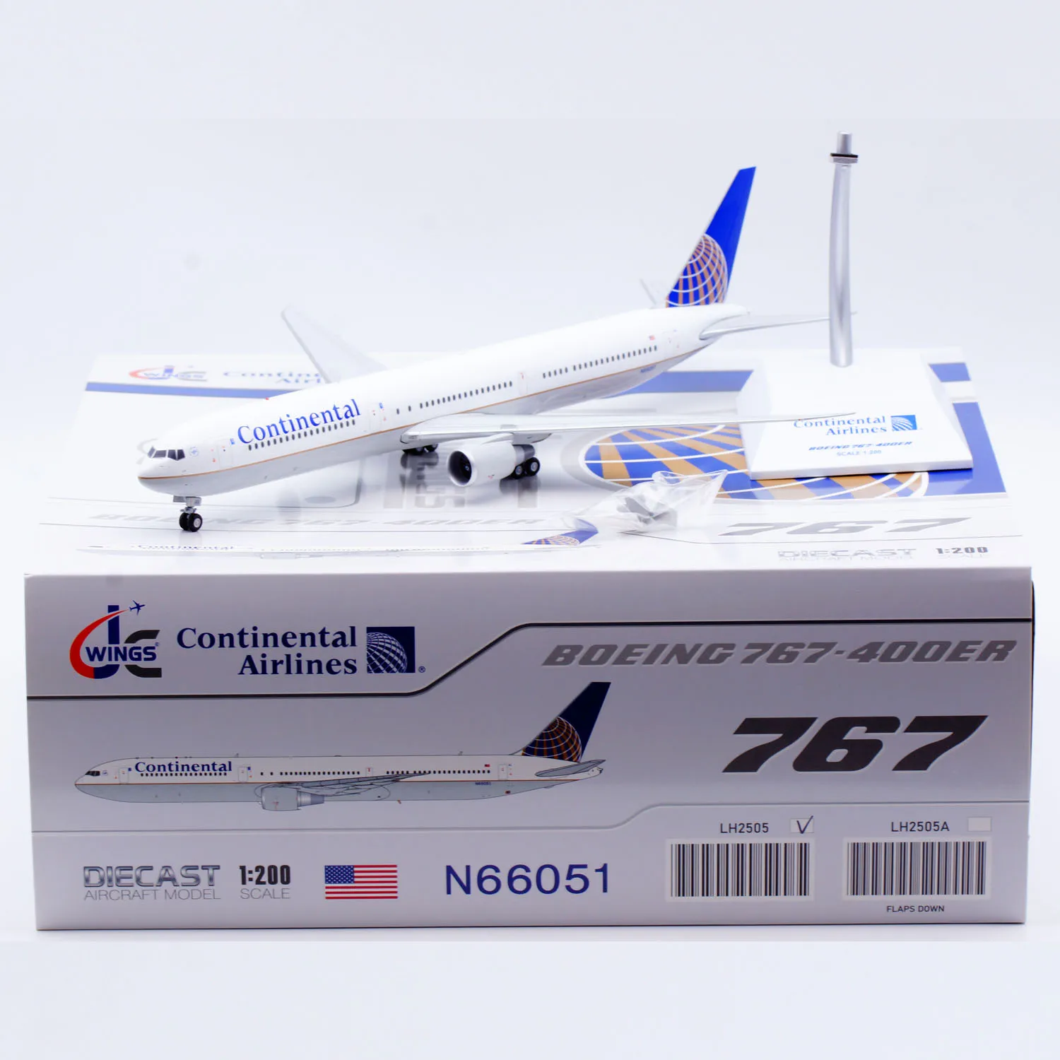 เครื่องบินสะสมโลหะผสม LH2505 ของขวัญ JC Wings ขนาด 1:200 สายการบินคอนติเนนตัล แอร์ไลน์ส์ รุ่น "SkyTeam" โบอิ้ง B767-400ER หมายเลขเครื่องบิน N66051