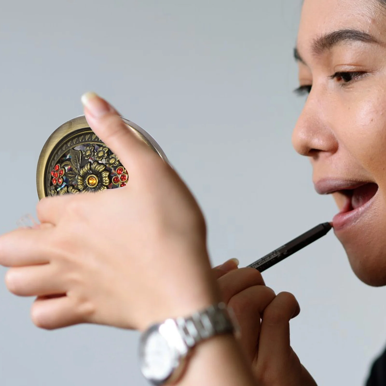 

Portable 7cm Diameter Double-Sided Folding Makeup Mirror Floral Pattern Durable Zinc Alloy Purse Mirror Easy Carry