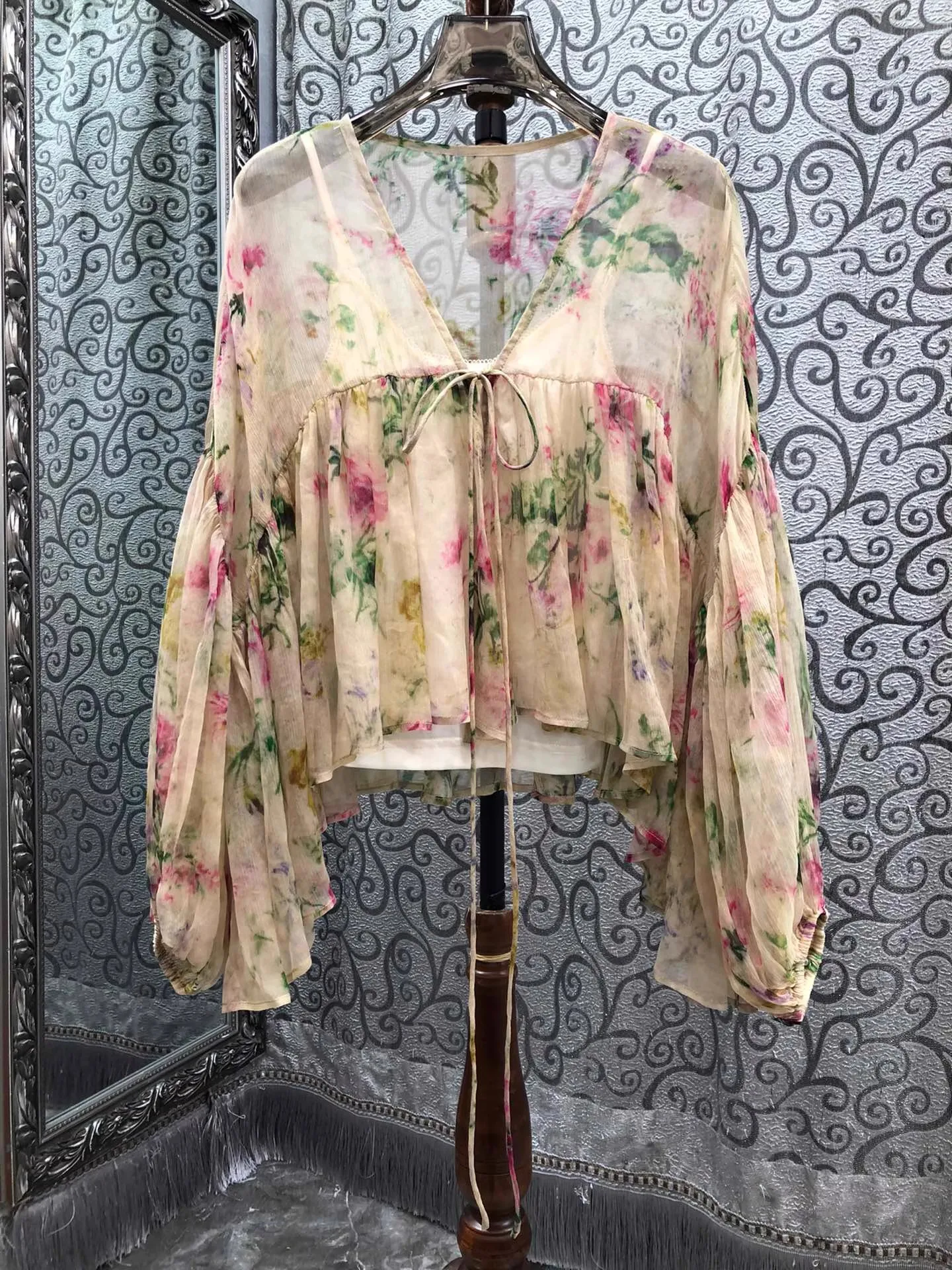 

100%Silk Blouse Shirts 2026 Spring Summer Tops Women Sexy V-Neck Charming Floral Print Lantern Sleeve Casual Vintage Tops Blusa